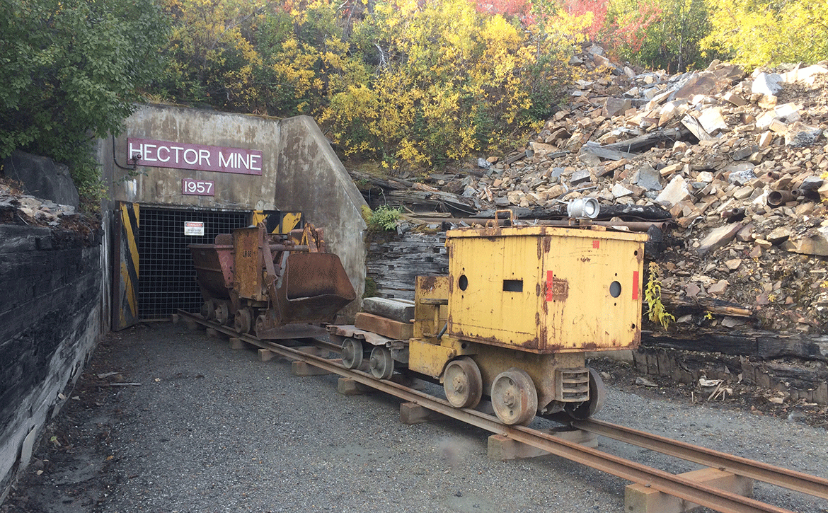 Portail de la mine Hector en 2019. La plus grande des mines de United Keno Hill, la mine Hector a été abandonnée en 1972.