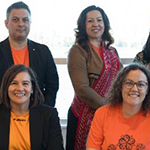 Membres du conseil d'administration du Conseil national pour la réconciliation avec la ministre des Relations Couronne-Autochtones.